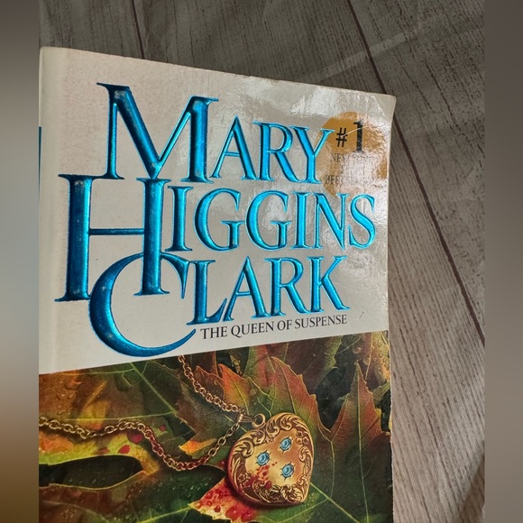 🐬 CLEARANCE ITEM:Daddy’s Little Girl by Mary Higgins Clark Paperback Book - Picture 10 of 10